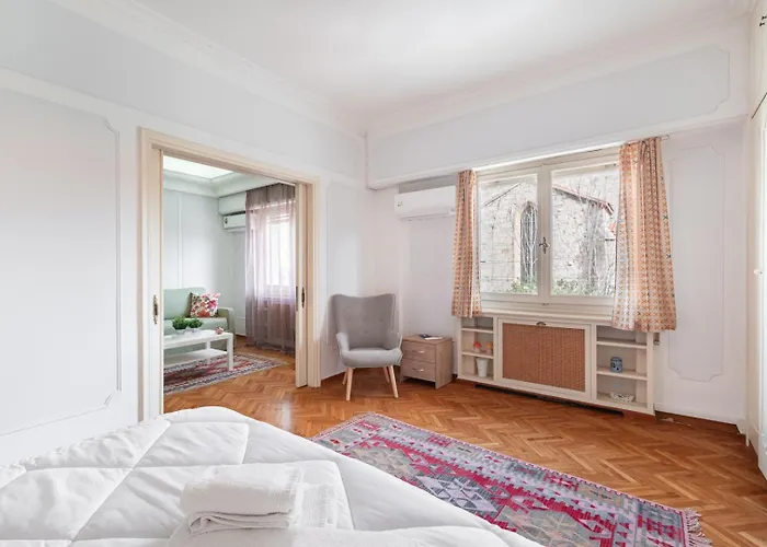 Super Central Apartment In Syntagma By Athenian Keys